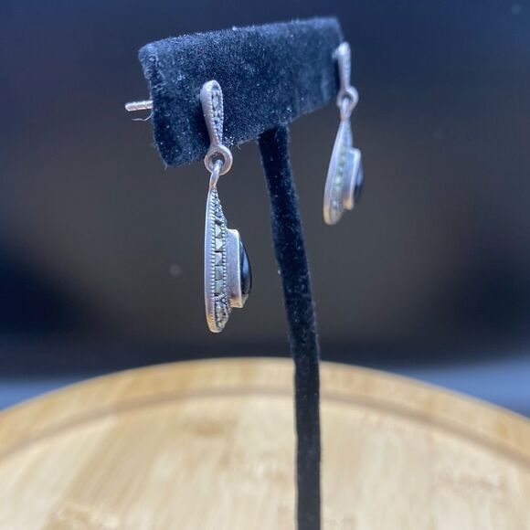 925 silver drop earrings w/Hermatites and 5x10 pear shaped center Onyx. 1 1/4” - Picture 4 of 6